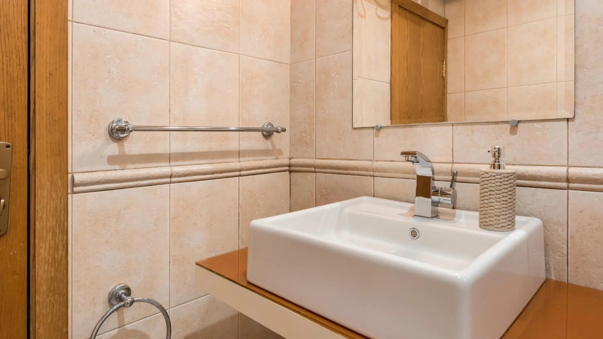 Burov Apartment - Artistic Apartment In The Heart Of Varna Suitable For Up To 4 Guests 0*,
