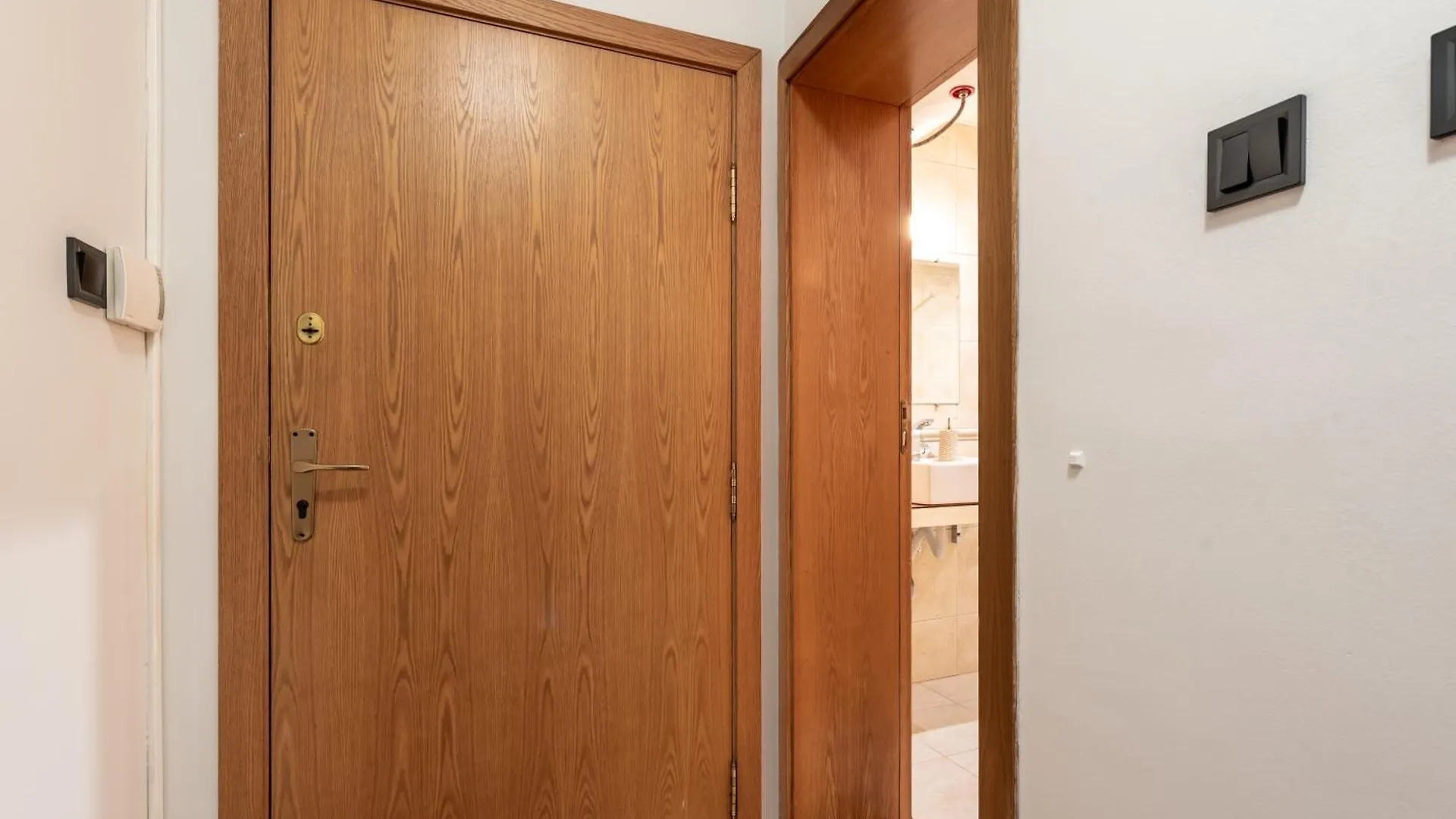 Burov Apartment - Artistic Apartment In The Heart Of Varna Suitable For Up To 4 Guests