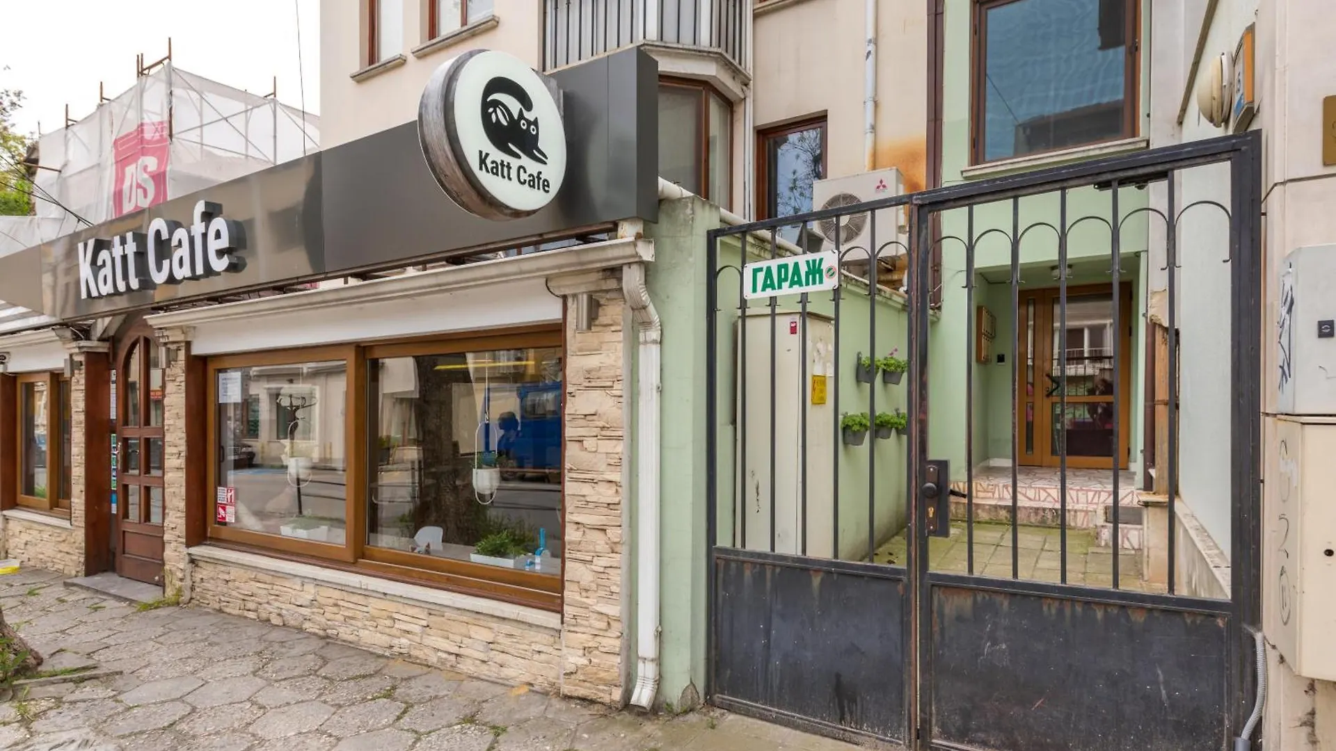 Burov Apartment - Artistic Apartment In The Heart Of Varna Suitable For Up To 4 Guests