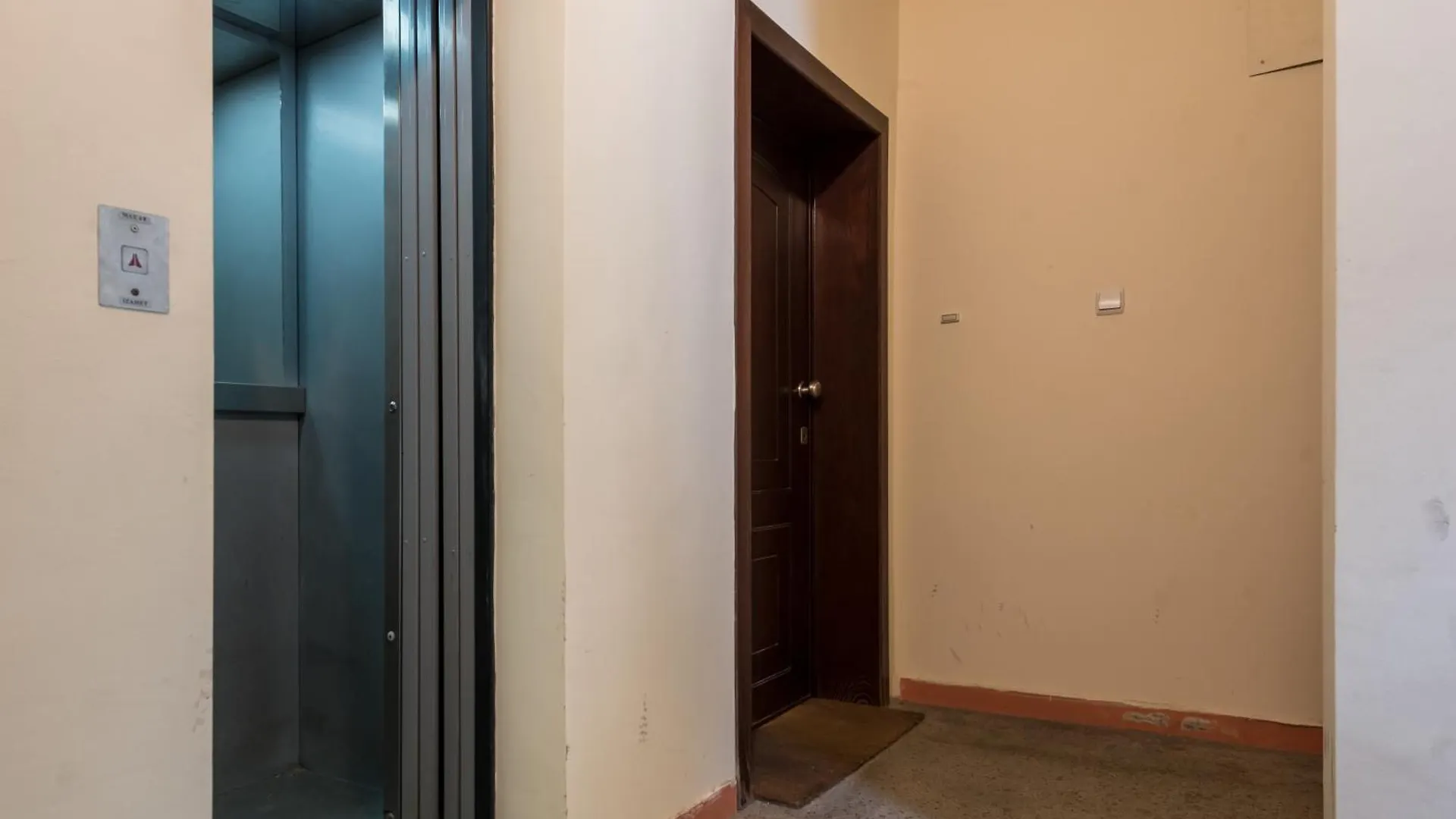 Burov Apartment - Artistic Apartment In The Heart Of Varna Suitable For Up To 4 Guests