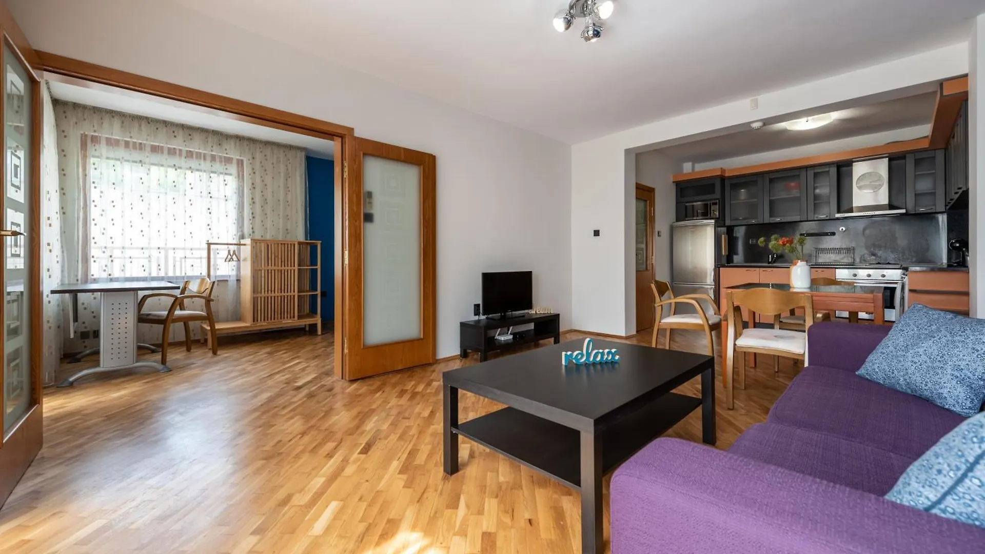 Burov Apartment - Artistic Apartment In The Heart Of Varna Suitable For Up To 4 Guests