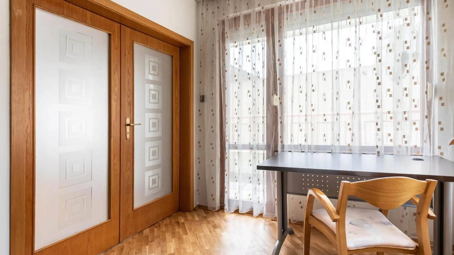 Burov Apartment - Artistic Apartment In The Heart Of Varna Suitable For Up To 4 Guests