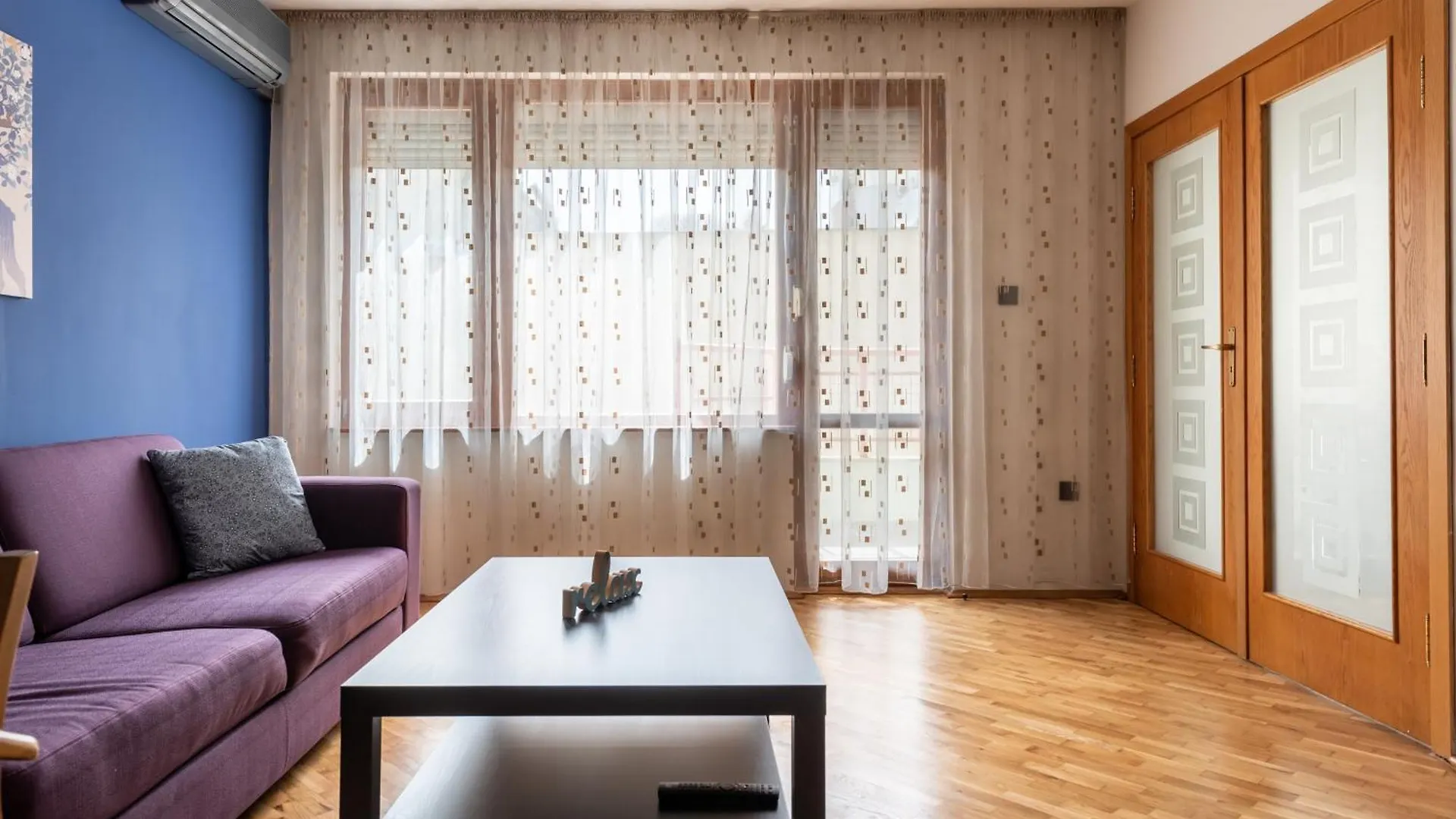 Burov Apartment - Artistic Apartment In The Heart Of Varna Suitable For Up To 4 Guests