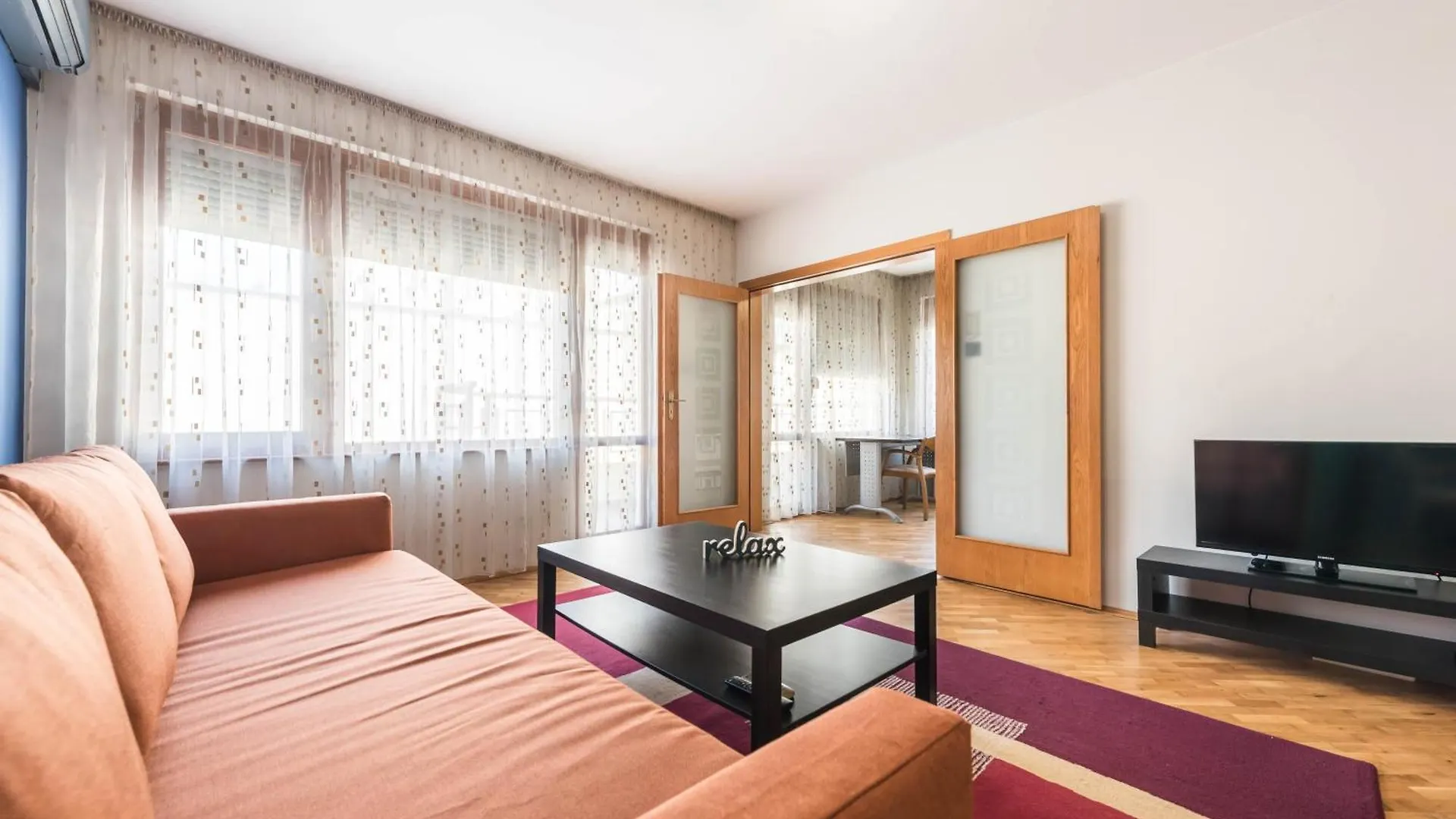 Burov Apartment - Artistic Apartment In The Heart Of Varna Suitable For Up To 4 Guests Bulgaria